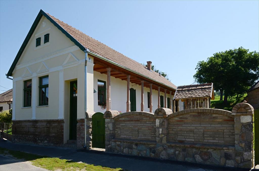 Hotel Zengőalja Vendégház Erzsébet Exterior foto