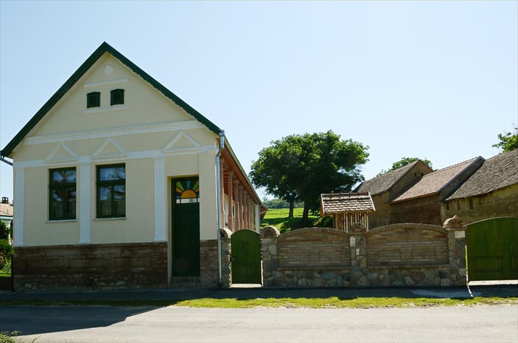 Hotel Zengőalja Vendégház Erzsébet Exterior foto